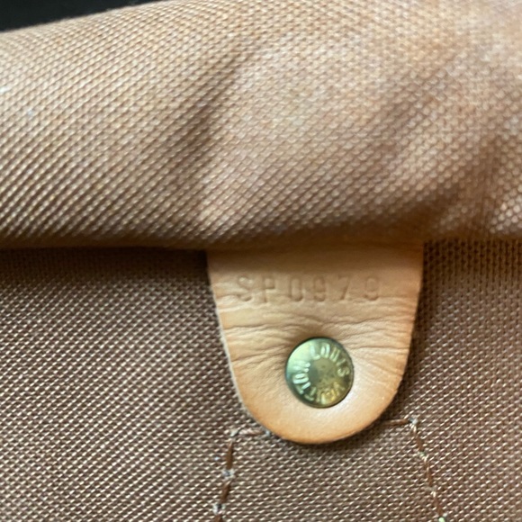 LV Speedy40 In Monogram - Picture 14 of 15